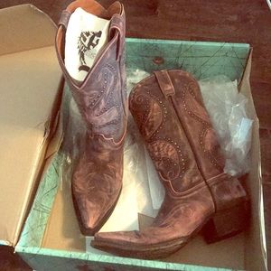 Eight second angel cowboy boots